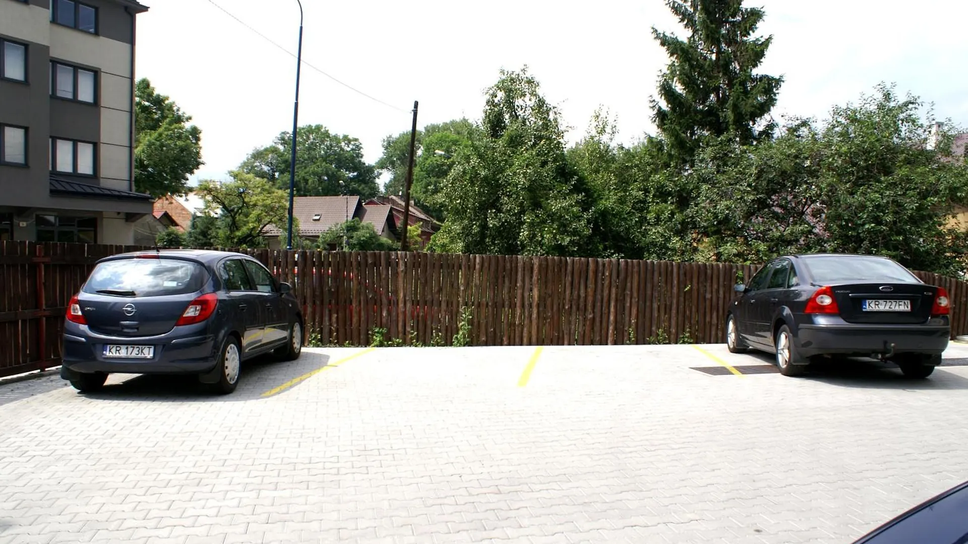 Pleasant Private And Fully Equipped Apartment With Private Parking Space Close To District Kazimierz Krakov